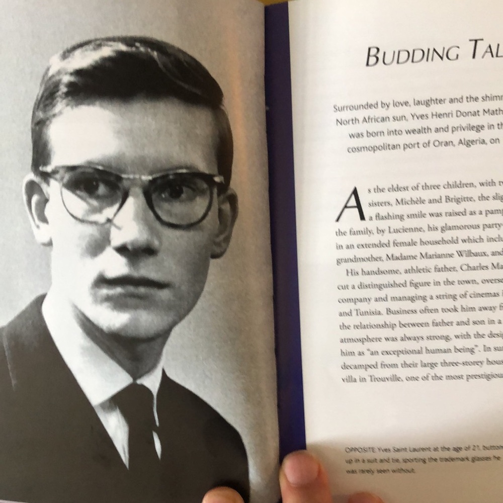 Luxury fashion books - set of 7 Hermes, LV, Valentino, YSL, Chanel, Versace … - Picture 11 of 11